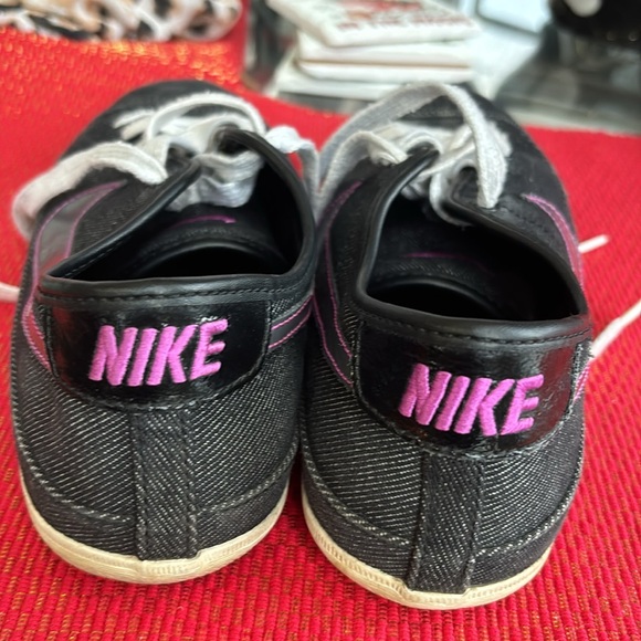 Women’s nike sneakers - Picture 2 of 3